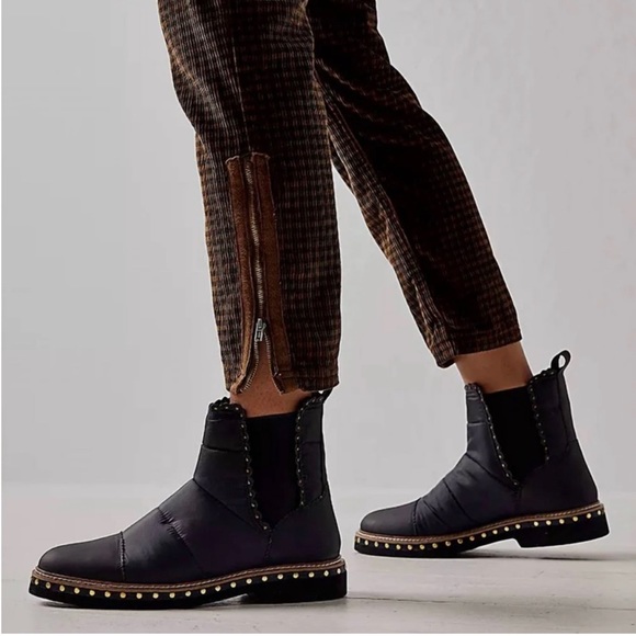 Free People Shoes - NWOT Free People Atlas Puffer Chelsea Stud Boot
